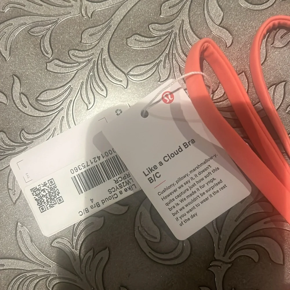 NWT 🍋 Lululemon Raspberry Cream Like A Cloud Bra Size 4